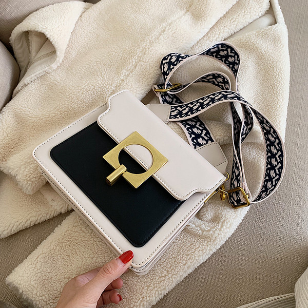 Eko bőrből készült modern női táska hosszú füllel