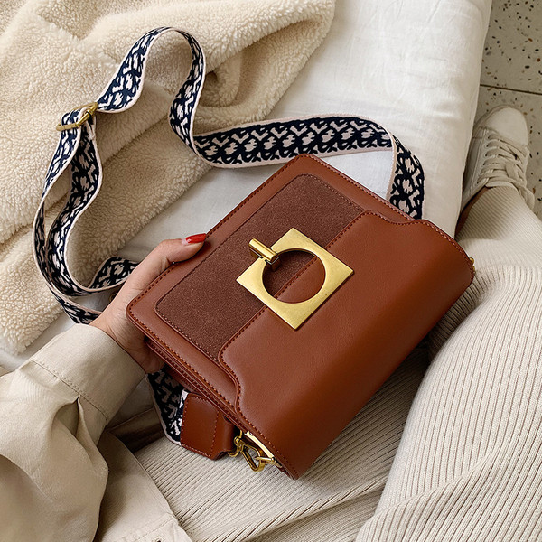 Eko bőrből készült modern női táska hosszú füllel