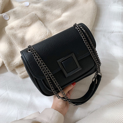 Modern női táska lánccal és fém csattal három színben