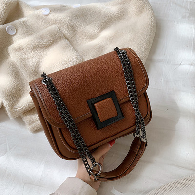 Modern női táska lánccal és fém csattal három színben