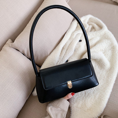 Stílusos női táska rövid füllel és fém rögzítéssel