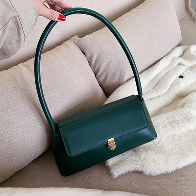 Stílusos női táska rövid füllel és fém rögzítéssel