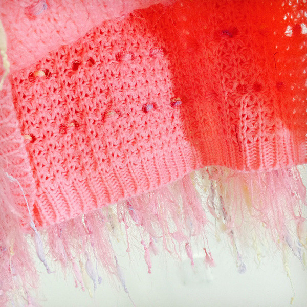 Női téli pulóver O-nyakkal, fehér és fekete színben