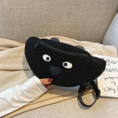 Női táska cipzárral és 3D elemmel több színben