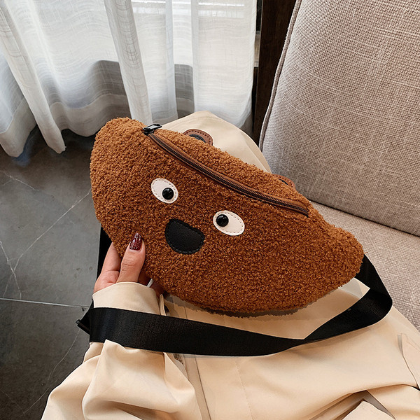 Női táska cipzárral és 3D elemmel több színben