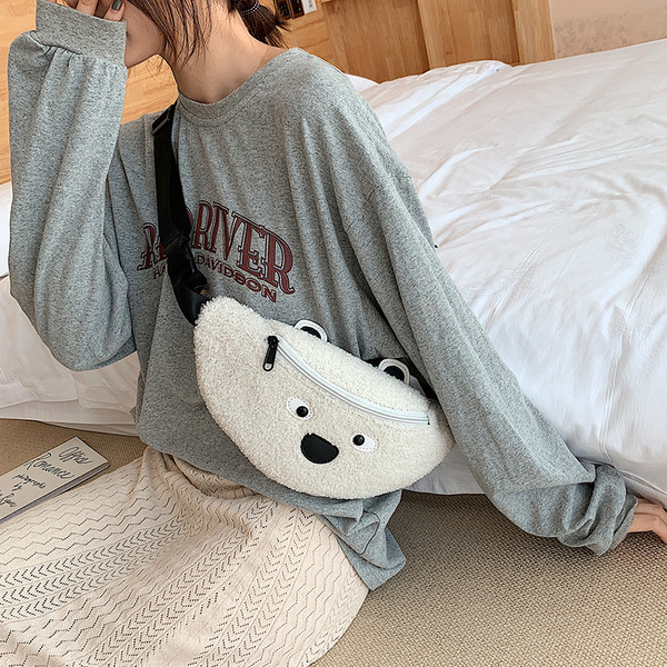 Női táska cipzárral és 3D elemmel több színben