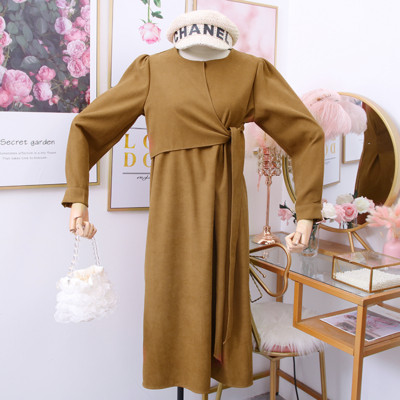 Új modell női ruha O-nyakkivágású modellel több színben