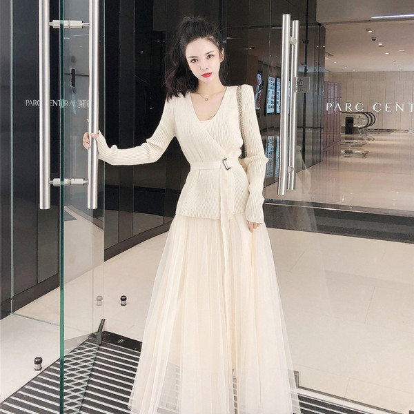 Modern mellény és hosszú pecsétszoknya szett