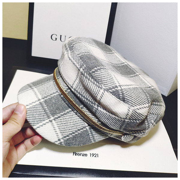 Kockás női sapka napellenzővel több színben