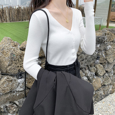 Női alkalmi blúz spitz nyakkivágással és gombokkal több színben