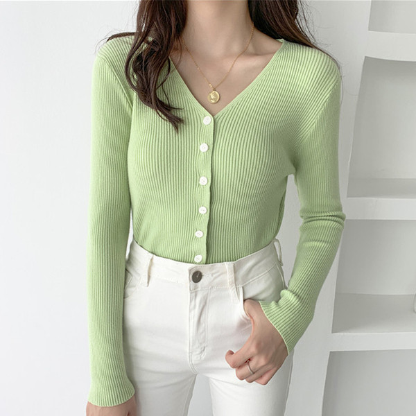 Női alkalmi blúz spitz nyakkivágással és gombokkal több színben