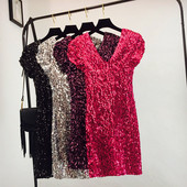 Stílusos női ruha spitz nyakkivágással több színben, fényes hatással