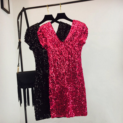 Stílusos női ruha spitz nyakkivágással több színben, fényes hatással