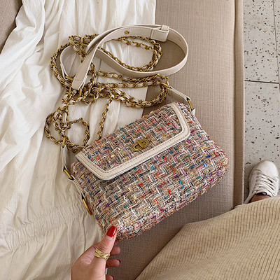 Κομψή γυναικεία τσάντα με μεταλλική στερέωση σε διάφορα χρώματα