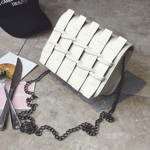 Μοντέρνα γυναικεία  τσάντα σε μαύρο, ροζ, γκρι και λευκό χρώμα