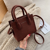 Modern női bőrtáska két füllel, többféle színben