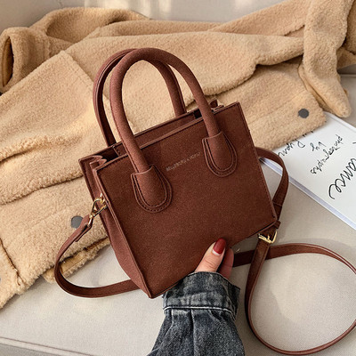 Modern női bőrtáska két füllel, többféle színben