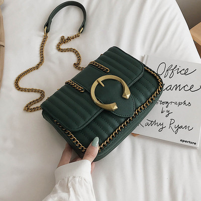 Geanta de dama cu element metalic si lant in mai multe culori