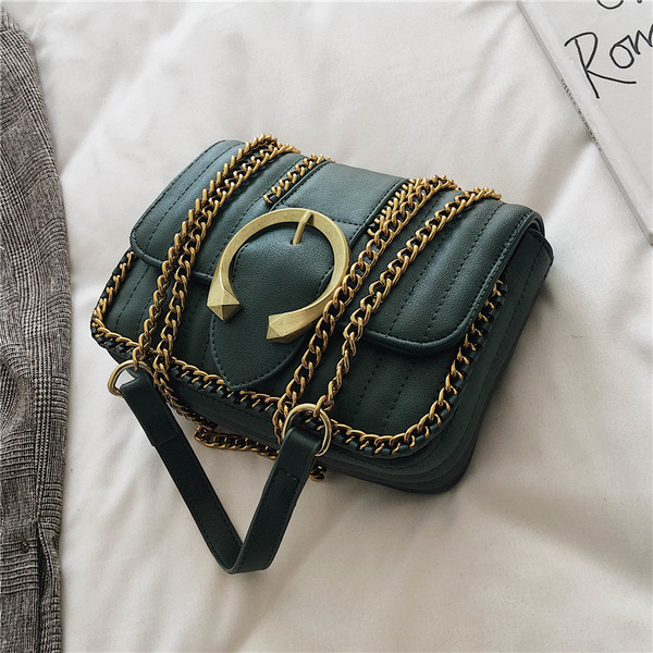 Geanta de dama cu element metalic si lant in mai multe culori