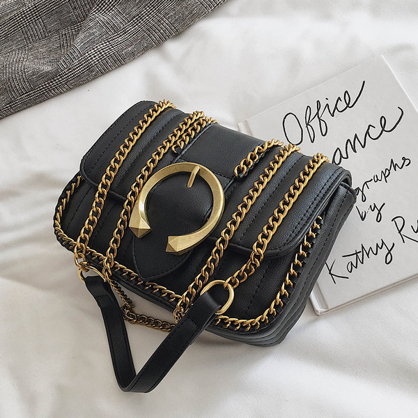 Geanta de dama cu element metalic si lant in mai multe culori