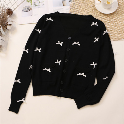 Női kardigán három színben, zsebekkel és V-nyakkal