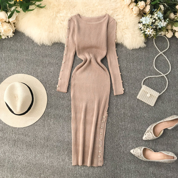 Több színben sliccelt női ruha