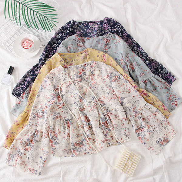 Bluză nouă de damă cu motive florale și decolteu spitz în mai multe culori