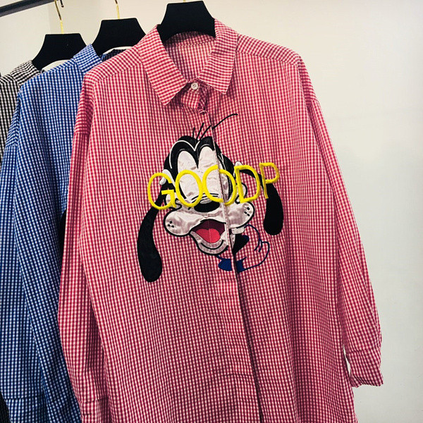 Női alkalmi ing - hosszú modell színes emblémával