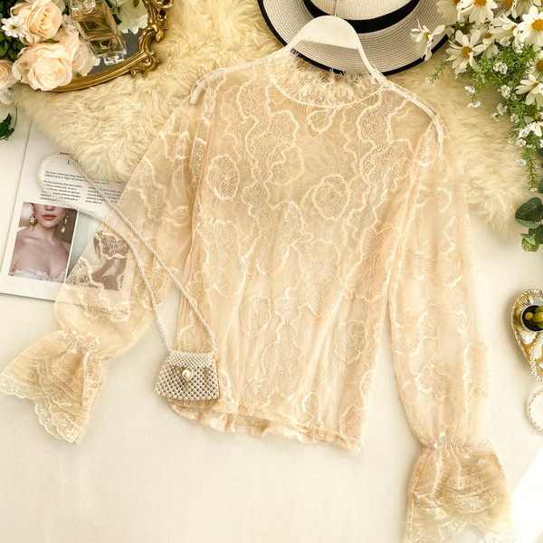 Csipke ing gumival az ujjakon több színben