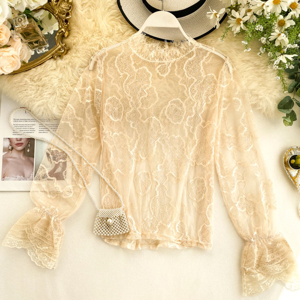 Csipke ing gumival az ujjakon több színben