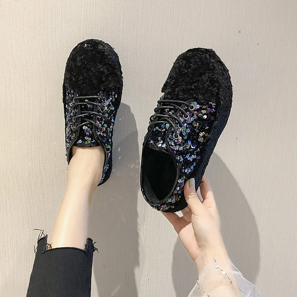 Őszi női cipő pehellyel és flitterekkel, két színben