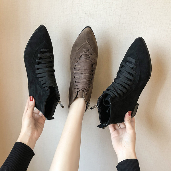 Alkalmi női csizma hegyes modell fekete és barna színben