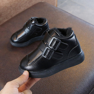 Παιδικές μπότες με μαλακή επένδυση σε μαύρο και κόκκινο χρώμα
