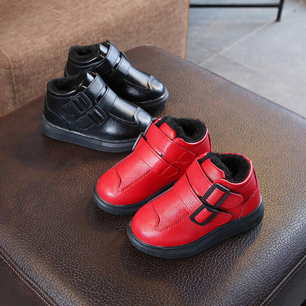 Gyerekcsizma puha béléssel, fekete és piros színben