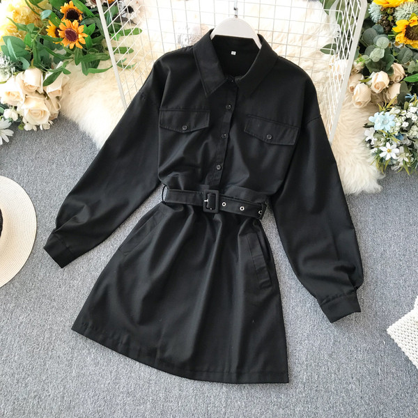 Modern női ruha típusú ing fekete és barna övvel