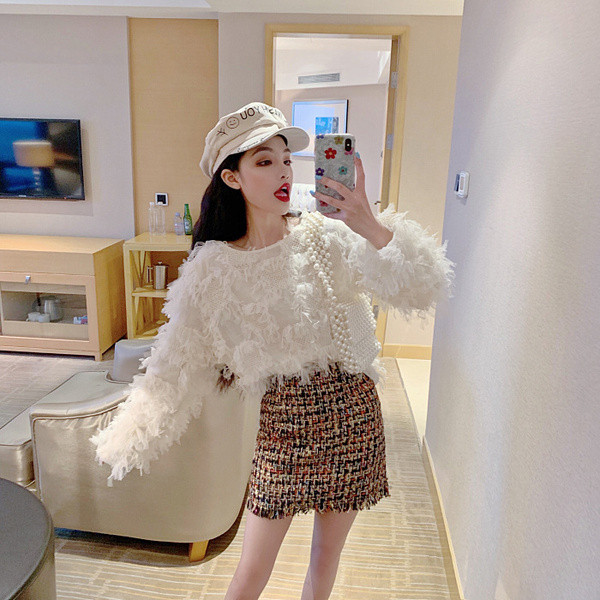 Modern női téli blúz fehér színben