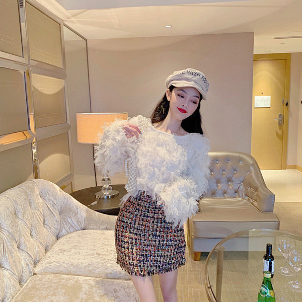 Modern női téli blúz fehér színben