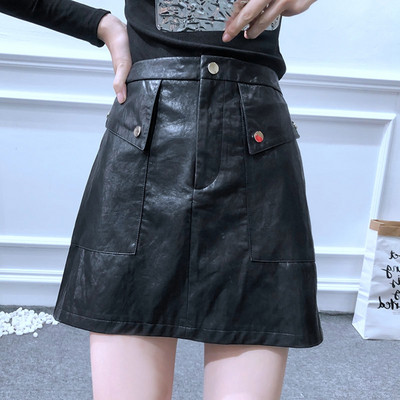 Öko bőrből készült rövid női szoknya két színben, magas derékkal és zsebekkel