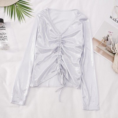 Modern női blúz nyakkendővel és V-nyakkal