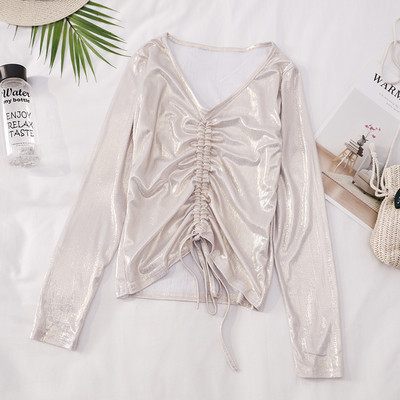 Modern női blúz nyakkendővel és V-nyakkal