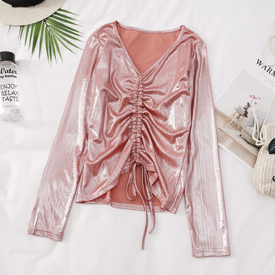 Modern női blúz nyakkendővel és V-nyakkal