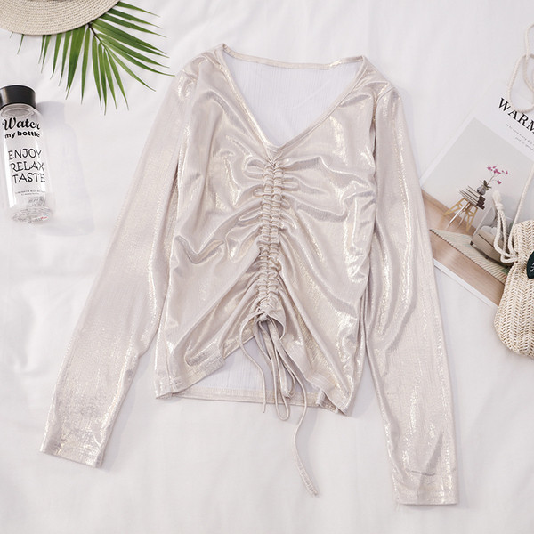 Modern női blúz nyakkendővel és V-nyakkal