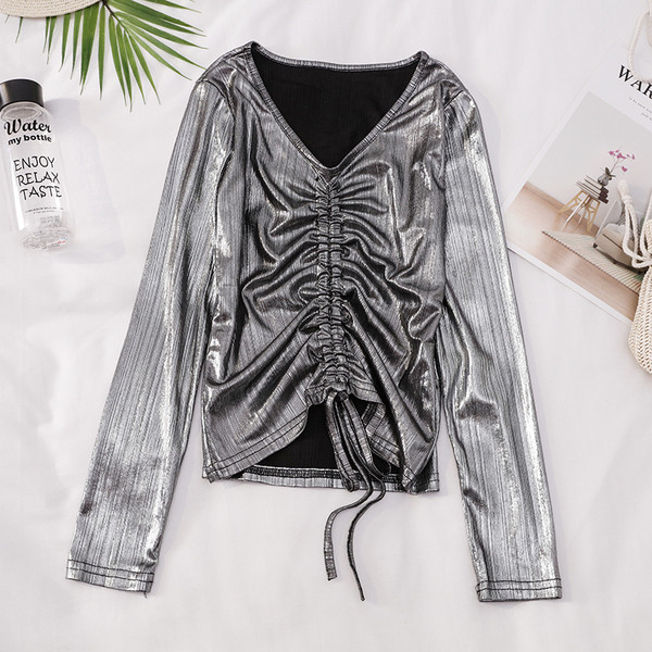 Modern női blúz nyakkendővel és V-nyakkal