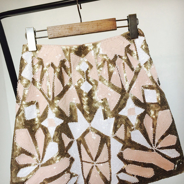 Aktuális női szoknya flitter elemekkel, magas derékkal