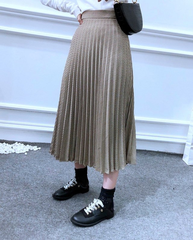Hosszú redőzött kockás szoknya magas derékkal