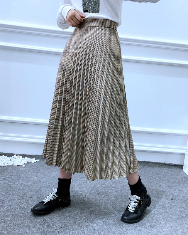 Hosszú redőzött kockás szoknya magas derékkal