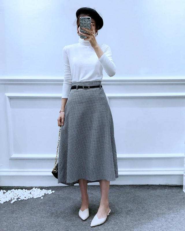 Hosszú kockás szoknya magas derékkal és övvel