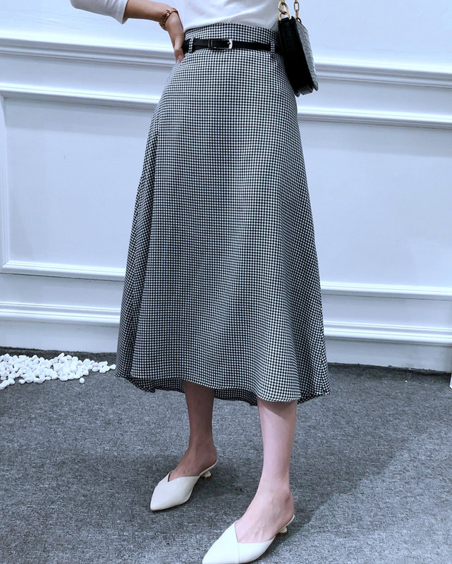 Hosszú kockás szoknya magas derékkal és övvel