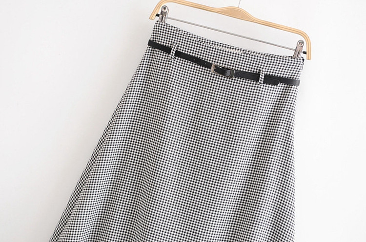 Hosszú kockás szoknya magas derékkal és övvel