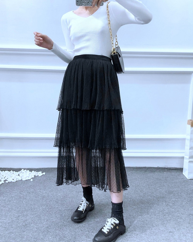 Modern tüllszoknya fekete színben - szabású modell